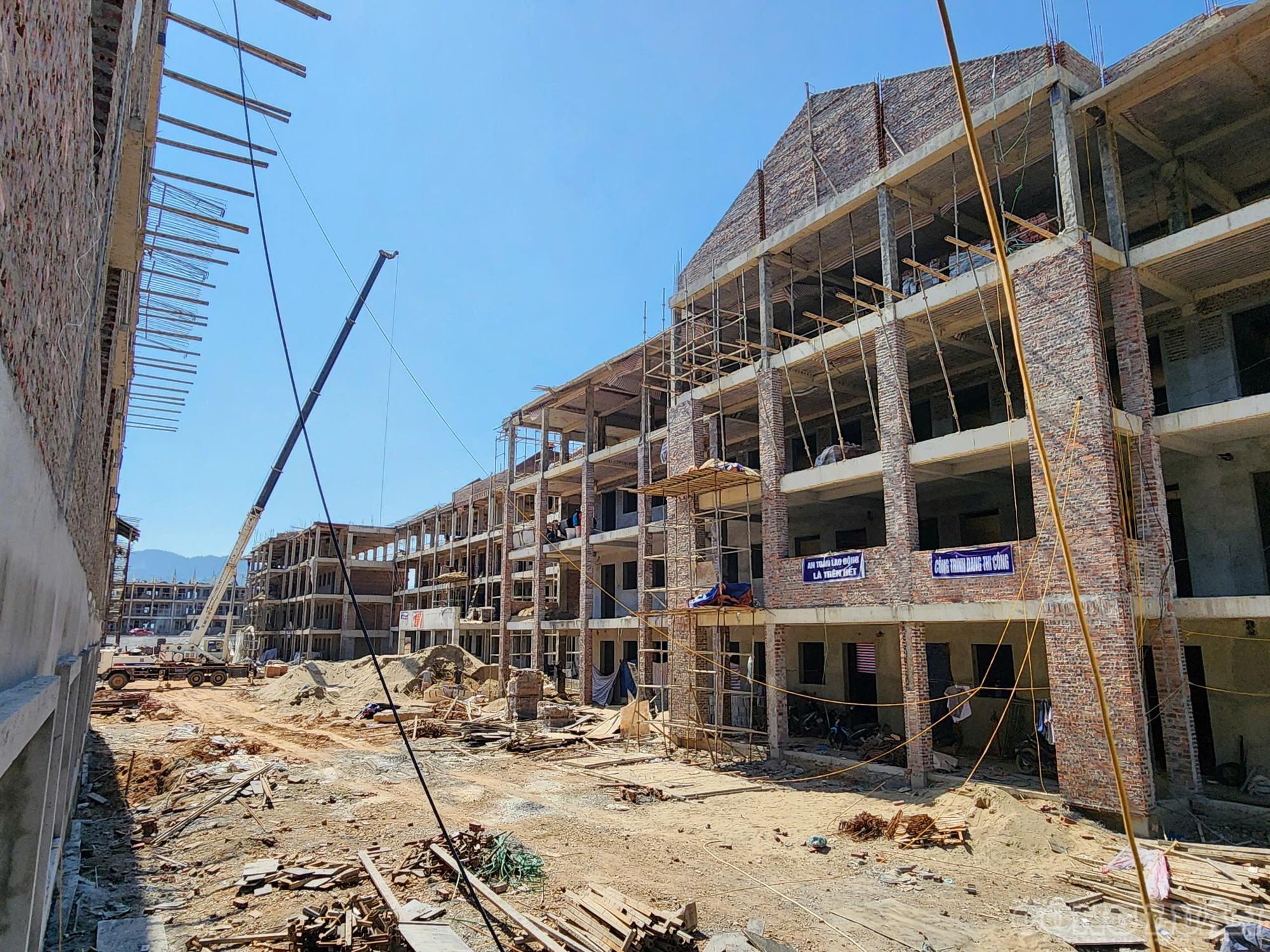 Các khối nhà chính của dự án đã hoàn thành phần thô, đang chuyển sang xây, trát và lắp đặt hệ thống kỹ thuật. clo_br_z7868873660174-d68d52876ecb30c9e8776830ed46e628.jpg