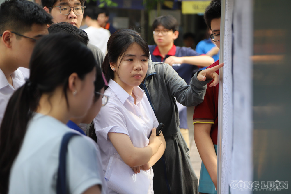 Tâm trạng hồi hộp hiện rõ trên gương mặt nhiều sĩ tử lớp 10. clo_br_img-2082.jpg