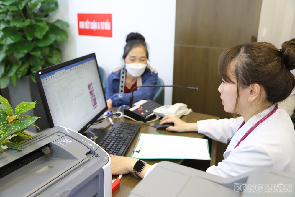 Dự kiến trong quý II, Bộ Y tế sẽ ban hành Thông tư ban hành Danh mục thuốc hóa dược, sinh phẩm, thuốc phóng xạ, chất đánh dấu và việc thanh toán khí y tế sử dụng trong khám bệnh, chữa bệnh thuộc phạm vi được hưởng của người tham gia bảo hiểm y tế (BHYT). clo_br_img-0887.jpg