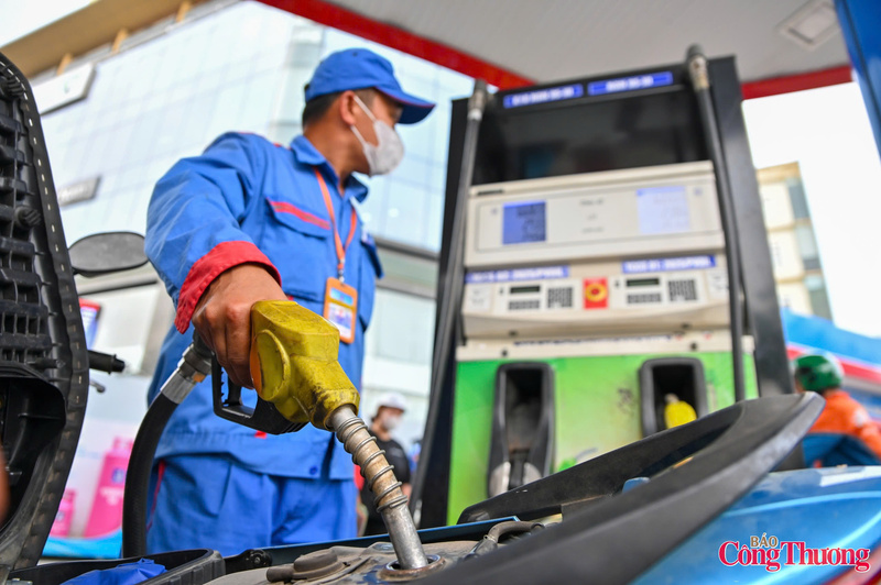 Xăng E5 RON92 từng được kỳ vọng là cánh cửa nhiên liệu sinh học của Việt Nam, nhưng đã dần lụi tàn chỉ sau vài năm. Ảnh: Nam Nguyễn