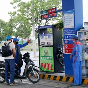Đề xuất ưu đãi thêm thuế bảo vệ môi trường và tiêu thụ đặc biệt với xăng E10