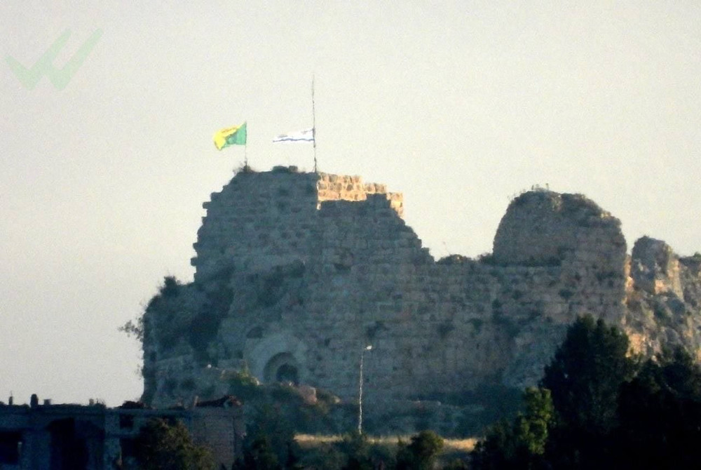 Lá cờ Israel bay trên lâu đài Beaufort, miền nam Lebanon. Ảnh: X/Israel_katz hjoi8fyxcaejez6.jpg