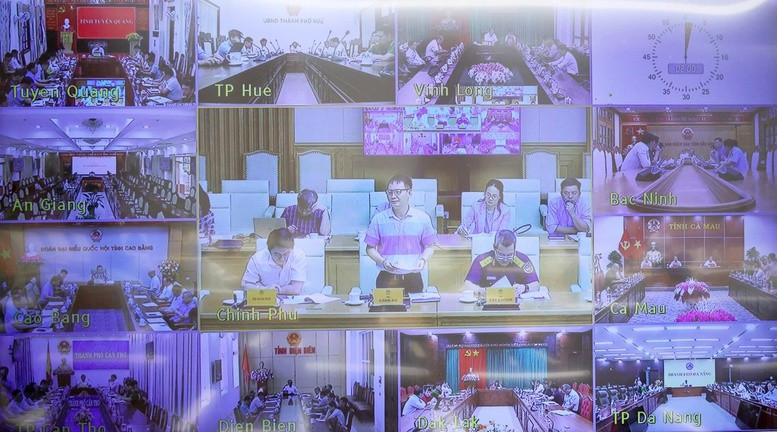 Hội nghị được tổ chức trực tiếp tại đầu cầu Chính phủ, kết nối trực tuyến đến UBND các tỉnh, thành phố. Tại đầu cầu Chính phủ, hội nghị có sự tham dự của Bộ trưởng Bộ Khoa học và Công nghệ (KH&CN) Vũ Hải Quân; lãnh đạo các bộ, ngành liên quan. Ảnh: VGP Hội nghị được tổ chức trực tiếp tại đầu cầu Chính phủ, kết nối trực tuyến đến UBND các tỉnh, thành phố. Tại đầu cầu Chính phủ, hội nghị có sự tham dự của Bộ trưởng Bộ Khoa học và Công nghệ (KH&CN) Vũ Hải Quân; lãnh đạo các bộ, ngành liên quan. Ảnh: VGP