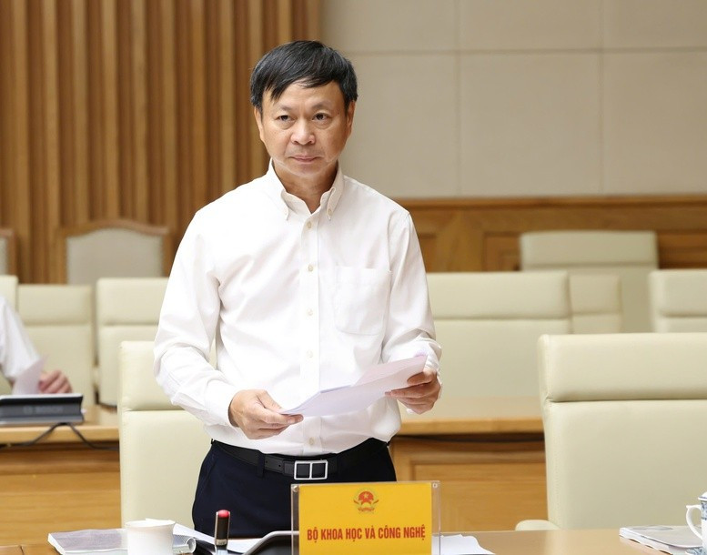 Thứ trưởng Bộ KH&CN Hoàng Minh báo cáo tại Hội nghị - Ảnh: VGP Thứ trưởng Bộ KH&CN Hoàng Minh báo cáo tại Hội nghị - Ảnh: VGP