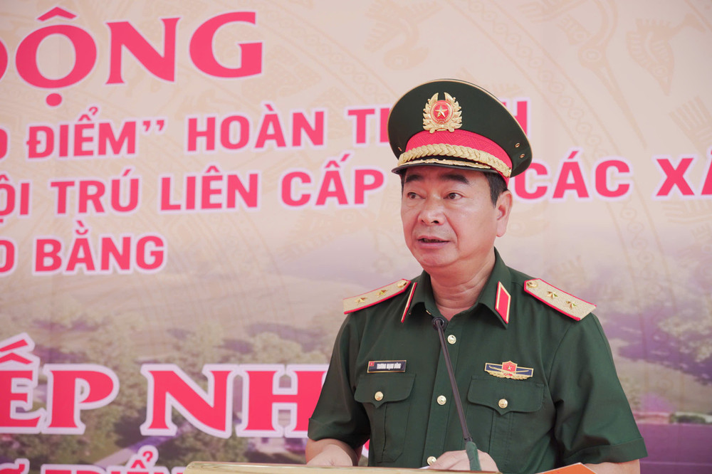 Trung tướng Trương Mạnh Dũng, Tư lệnh Quân khu 1 phát biểu bàn giao lực lượng (ảnh Báo CB). Trung tướng Trương Mạnh Dũng, Tư lệnh Quân khu 1 phát biểu bàn giao lực lượng (ảnh Báo CB).