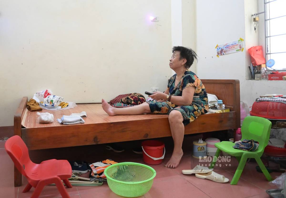 Bà Long vui mừng