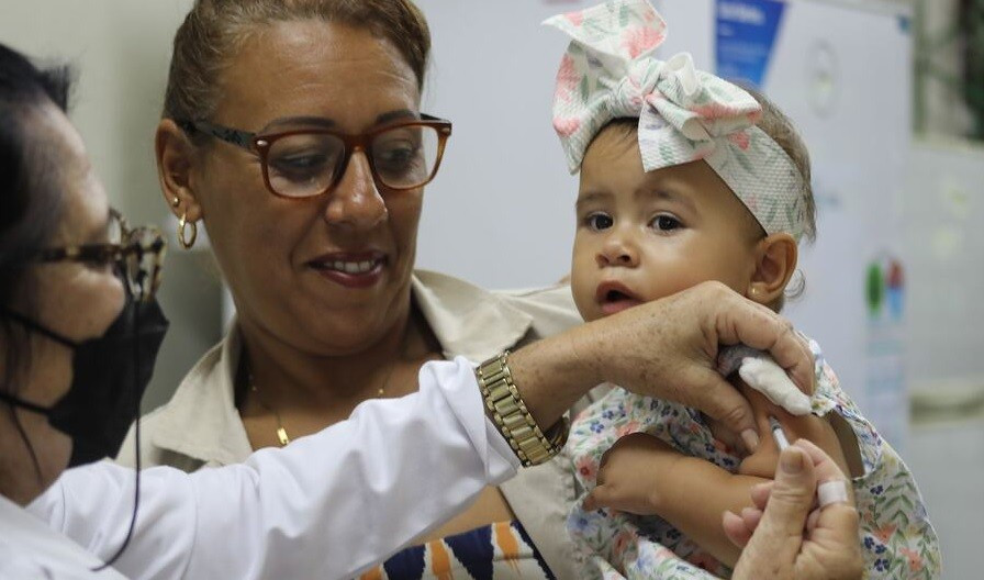 Việc chăm sóc sức khỏe cho trẻ em tại Cuba đang gặp khó khăn do lệnh cấm vận của Mỹ. Ảnh: UNICEF cuba-lien-hop-quoc.jpg