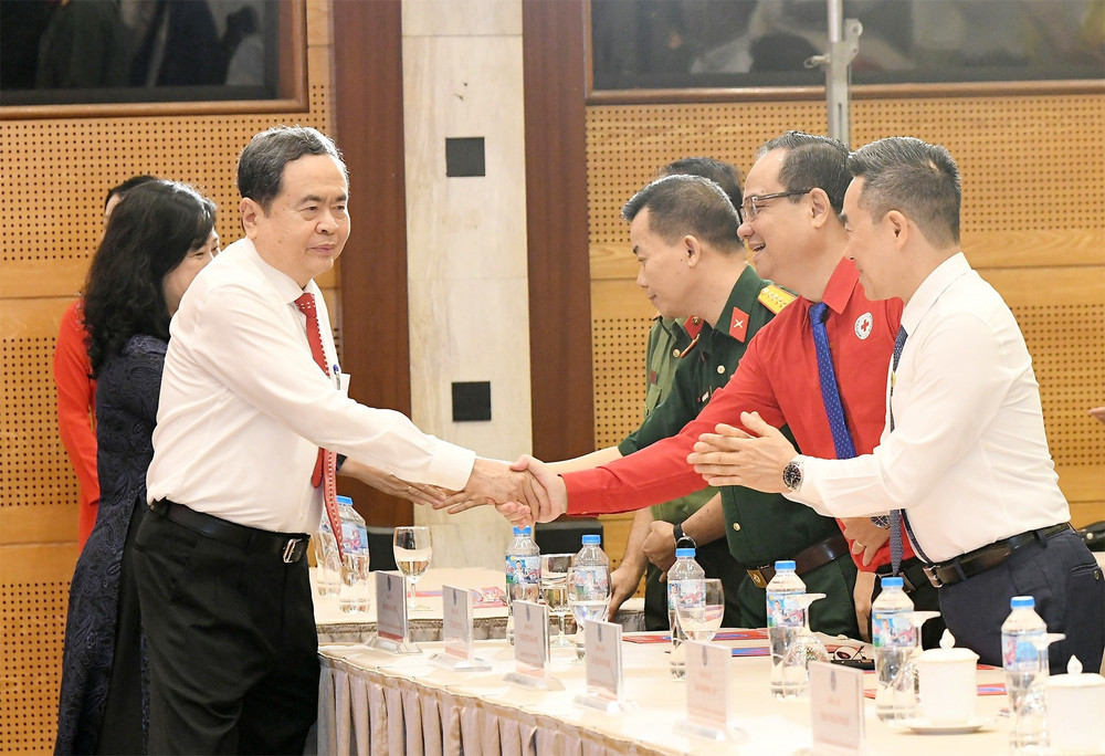 Chủ tịch Quốc hội Trần Thanh Mẫn với các đại biểu dự Lễ tôn vinh. Ảnh: Lâm Hiển. Chủ tịch Quốc hội Trần Thanh Mẫn với các đại biểu dự Lễ tôn vinh. Ảnh: Lâm Hiển.