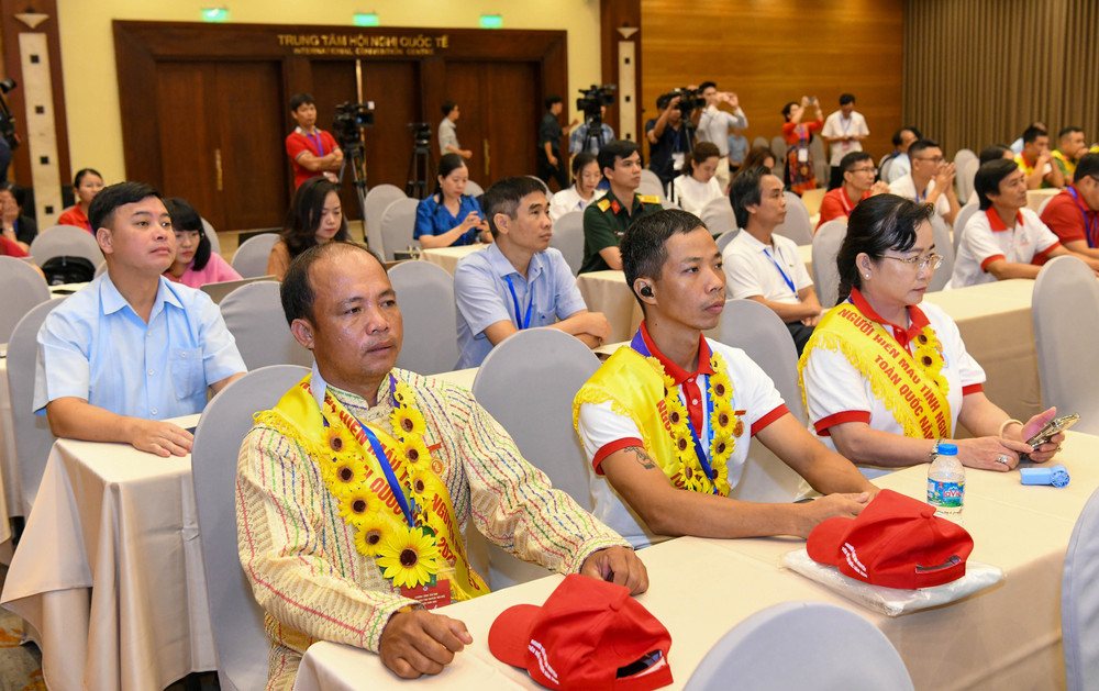 Đại diện người hiến máu tình nguyện tiêu biểu toàn quốc năm 2026. Ảnh: Lâm Hiển. Đại diện người hiến máu tình nguyện tiêu biểu toàn quốc năm 2026. Ảnh: Lâm Hiển.