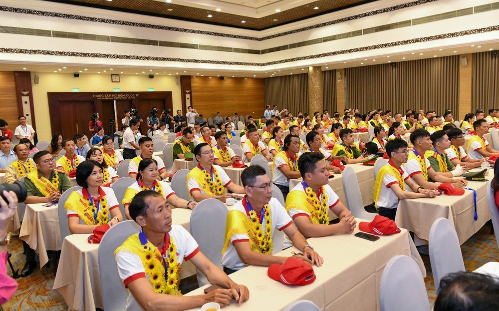 Đại diện người hiến máu tình nguyện tiêu biểu toàn quốc năm 2026. Ảnh: Lâm Hiển. Đại diện người hiến máu tình nguyện tiêu biểu toàn quốc năm 2026. Ảnh: Lâm Hiển.