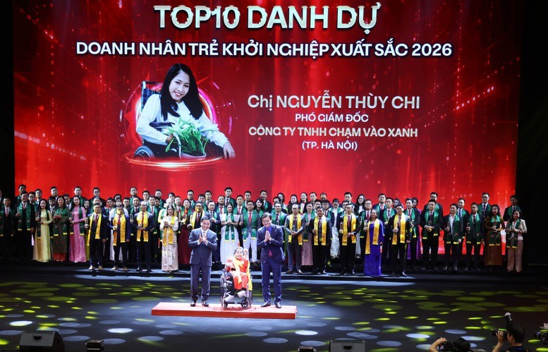 Là người khuyết tật, doanh nhân trẻ Nguyễn Thùy Chi đã nỗ lực khắc phục những thiệt thòi của bản thân, gây dựng được một doanh nghiệp với nhiều thành viên là người khuyết tật và đã làm ra nhiều sản phẩm rất có ý nghĩa - Ảnh: VGP