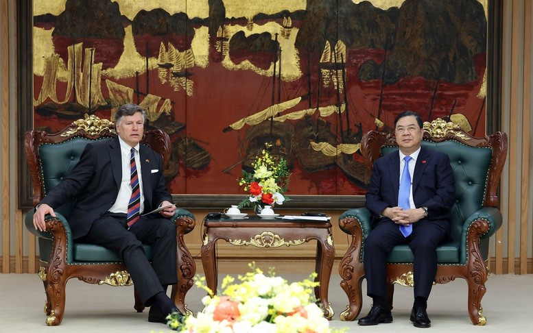 Phó Thủ tướng Thường trực nhấn mạnh Việt Nam coi Hoa Kỳ là một trong những đối tác quan trọng hàng đầu, mong muốn đưa quan hệ hai nước ngày càng sâu rộng và thực chất hơn nữa - Ảnh: VGP Phó Thủ tướng Thường trực nhấn mạnh Việt Nam coi Hoa Kỳ là một trong những đối tác quan trọng hàng đầu, mong muốn đưa quan hệ hai nước ngày càng sâu rộng và thực chất hơn nữa - Ảnh: VGP