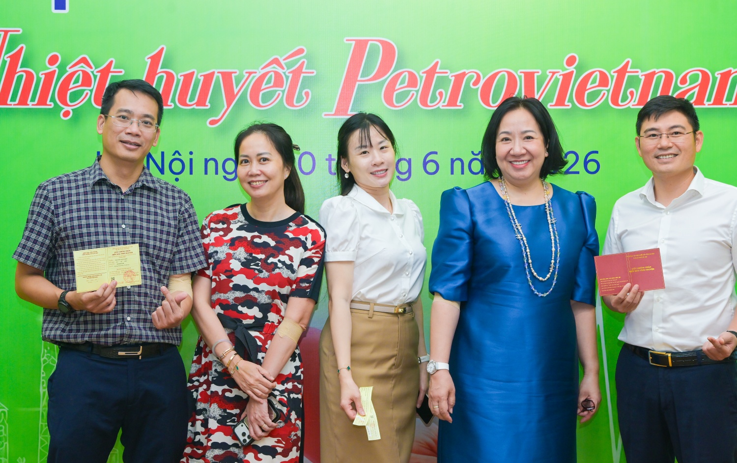 [Chùm ảnh] Người lao động Petrovietnam tích cực hưởng ứng chương trình hiến máu tình nguyện