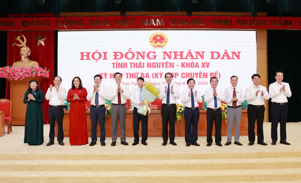 ong-hau-om-hoa-1781533567674800521519.jpg