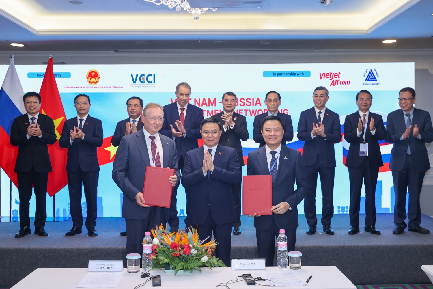 Thủ tướng Lê Minh Hưng chứng kiến trao văn kiện hợp tác giữa Petrovietnam với các doanh nghiệp năng lượng hàng đầu của Nga Thủ tướng Lê Minh Hưng chứng kiến trao văn kiện hợp tác giữa Petrovietnam với các doanh nghiệp năng lượng hàng đầu của Nga