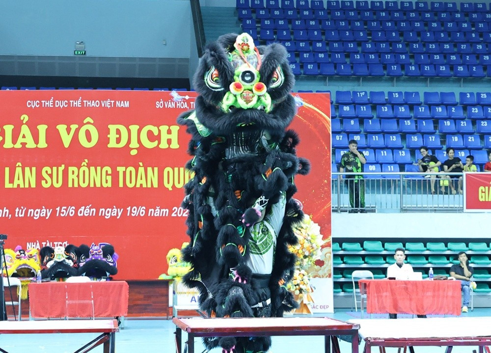 Phần dự thi của đội chủ nhà Bắc Ninh trong buổi khai mạc. Ảnh: L.Thanh 1lsbn1.jpg