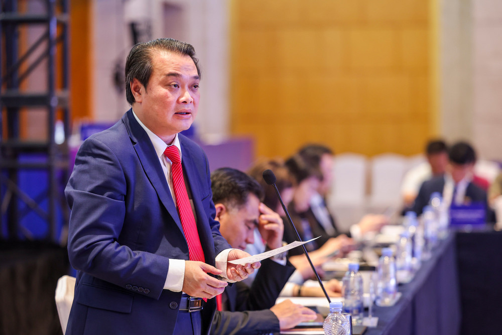 ong-le-truong-duy-giam-doc-trung-tam-cach-mang-cong-nghiep-lan-thu-4-tai-thanh-pho-ho-chi-minh-phat-bieu-tong-ket-be-mac-toa-dam.jpg