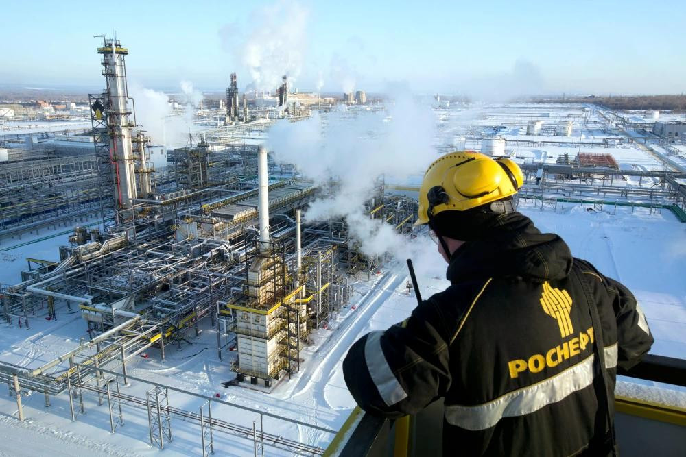220224-russia-oil-refinery-al-0823.jpg