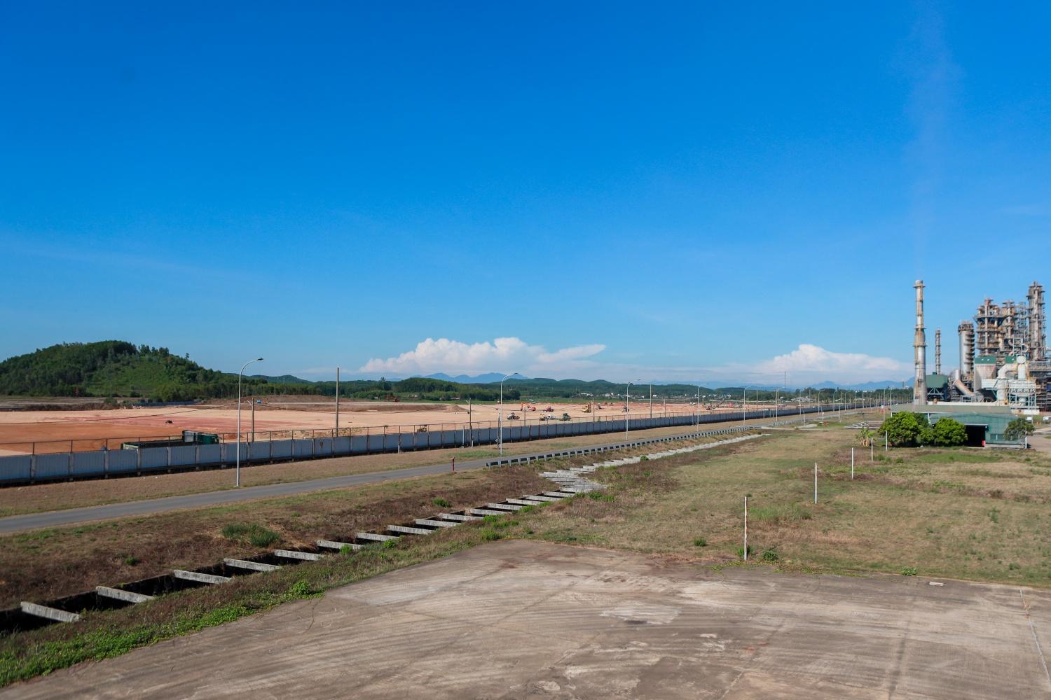 Tập trung tháo gỡ nút thắt, bám sát tiến độ san lấp mặt bằng dự án NCMR NMLD Dung Quất Tập trung tháo gỡ nút thắt, bám sát tiến độ san lấp mặt bằng dự án NCMR NMLD Dung Quất