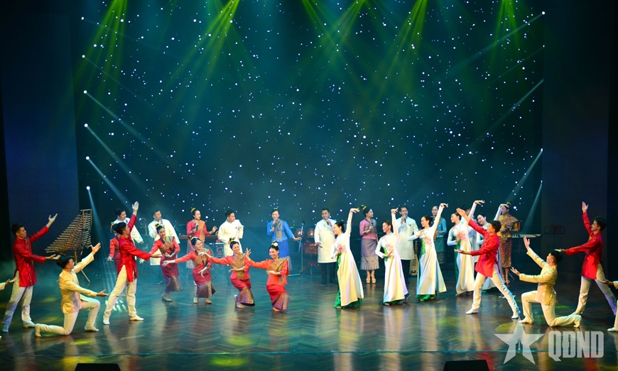 Những sắc màu nghệ thuật thắm tình Việt Nam - Lào