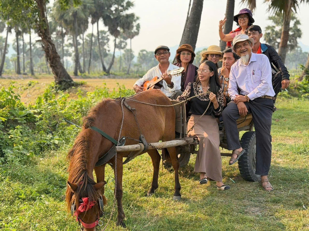 Dưới những tán lá của rừng thốt nốt đã tạo nên không gian xanh mát khiến nhiều du khách như được hoà mình vào thiên nhiên (Ảnh:Trí Trần) Dưới những tán lá của rừng thốt nốt đã tạo nên không gian xanh mát khiến nhiều du khách như được hoà mình vào thiên nhiên (Ảnh:Trí Trần)