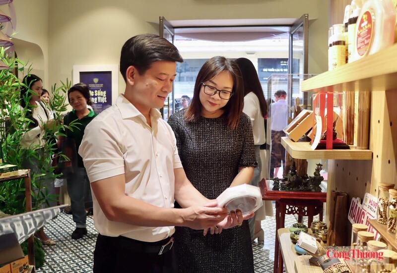 Chương trình sẽ hỗ trợ các chủ thể kinh doanh nâng cao năng lực ứng dụng công nghệ, khai thác hiệu quả các nền tảng thương mại điện tử. Ảnh: Phúc Sơn