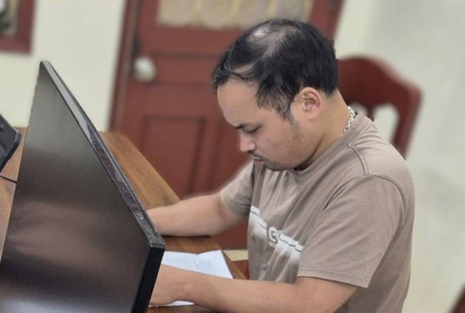 Khởi tố đối tượng buôn bán hơn 3.500 đôi giày giả nhãn hiệu ở Ninh Bình