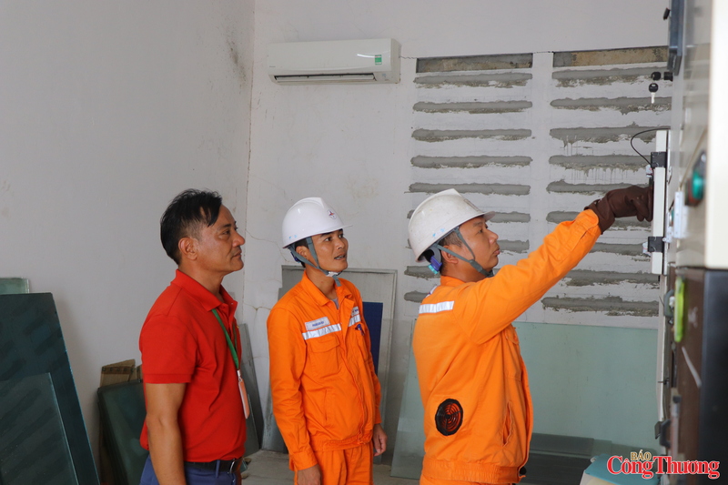 Tinh thần tiết kiệm năng lượng đang lan tỏa từ nhà máy đến từng mái nhà, góp phần giảm áp lực hệ thống điện. Ảnh: Thanh Tuấn