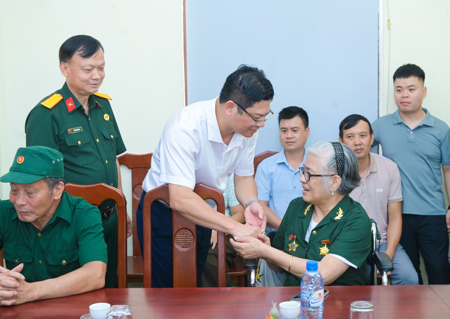 Petrovietnam thăm và tặng quà các thương, bệnh binh tại Hưng Yên, Ninh Bình Petrovietnam thăm và tặng quà các thương, bệnh binh tại Hưng Yên, Ninh Bình