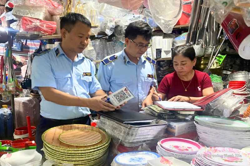 Bên cạnh công tác kiểm tra, xử lý vi phạm, Chi cục QLTT Thanh Hóa còn chú trọng tuyên truyền, phổ biến pháp luật đến doanh nghiệp và người dân.