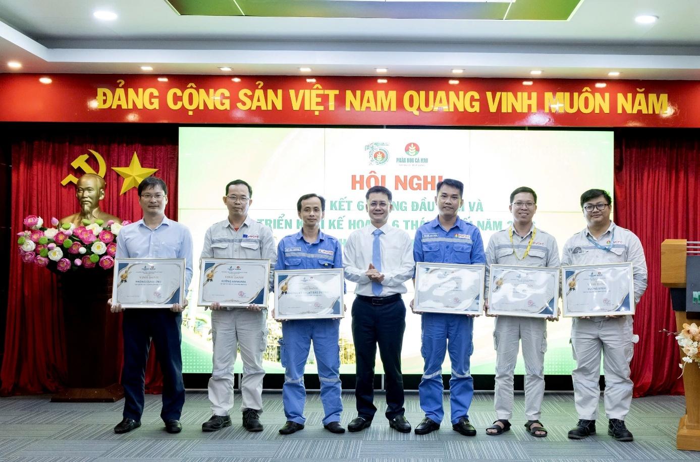 Nhà máy Đạm Cà Mau: Vững nội lực - Bứt phá thành công - Kiến tạo tương lai Nhà máy Đạm Cà Mau: Vững nội lực - Bứt phá thành công - Kiến tạo tương lai