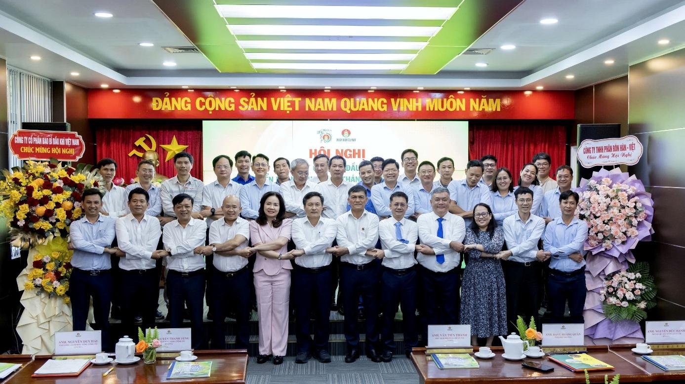 Nhà máy Đạm Cà Mau: Vững nội lực - Bứt phá thành công - Kiến tạo tương lai Nhà máy Đạm Cà Mau: Vững nội lực - Bứt phá thành công - Kiến tạo tương lai
