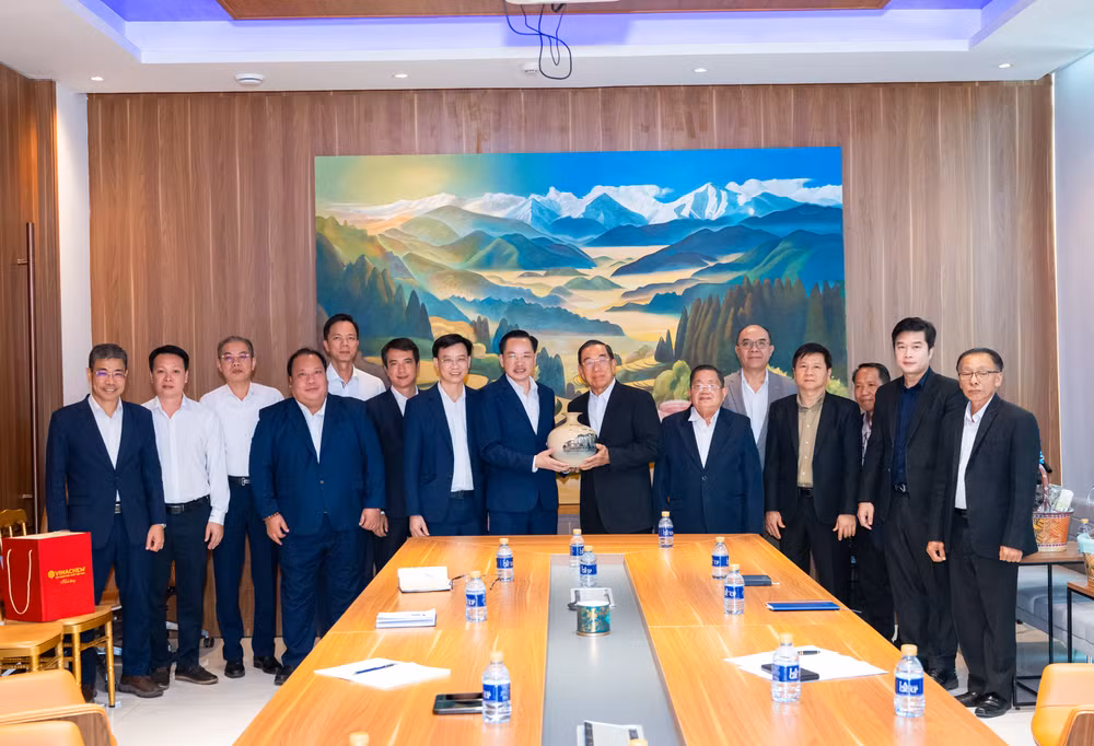 Đoàn công tác Vinachem do Tổng Giám đốc Nguyễn Hữu Tú làm Trưởng đoàn đã đến thăm và làm việc tại trụ sở Tập đoàn Phongsavanh word-ymz526-3.png