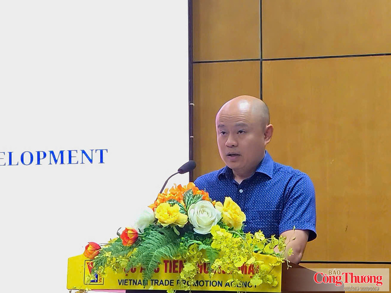 Ông Tạ Mạnh Cường, Giám đốc Trung tâm Hỗ trợ Xúc tiến Thương mại và Đầu tư (Cục Xúc tiến thương mại) phát biểu tại hội thảo