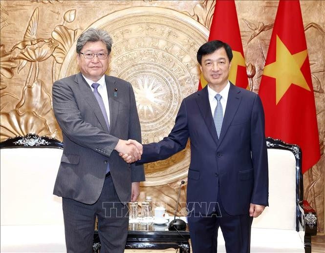 Trưởng Ban Tổ chức Trung ương Nguyễn Duy Ngọc tiếp Quyền Tổng Thư ký Đảng Dân chủ Tự do Nhật Bản (LDP) Hagiuda Koichi. Ảnh: Phương Hoa/TTXVN. 25.jpg