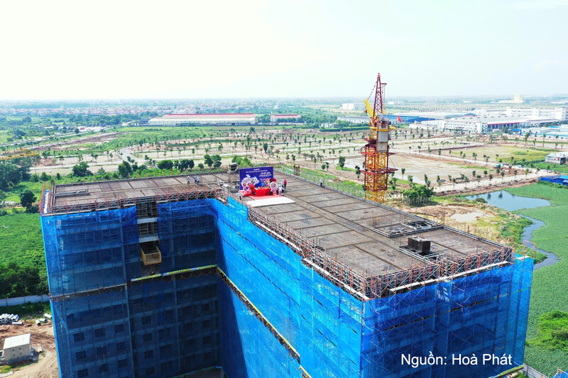 Hòa Phát cất nóc tòa nhà thuộc dự án nhà ở xã hội tại xã Yên Mỹ