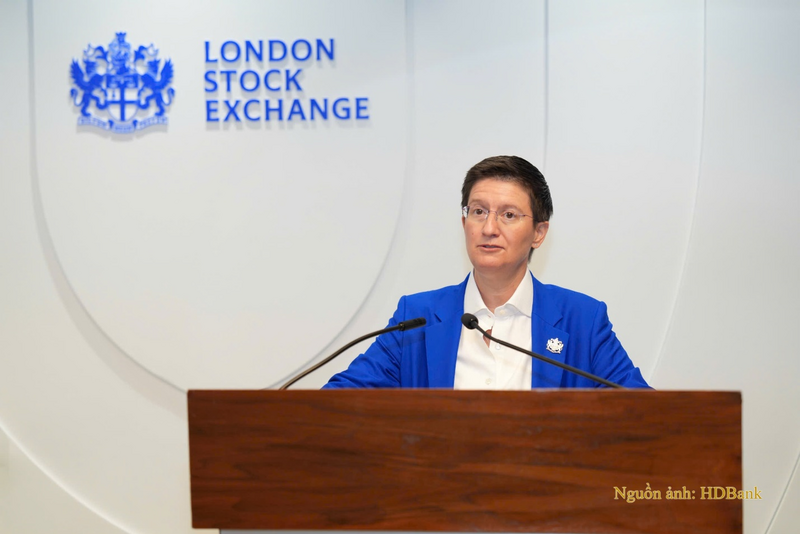 Đại diện Sàn Giao dịch Chứng khoán Luân Đôn (LSE), Tổng Giám đốc LSE – Dame Julia Hoggett chào đón Tiến sĩ Nguyễn Thị Phương Thảo thăm trung tâm tài chính lâu đời và uy tín hàng đầu thế giới