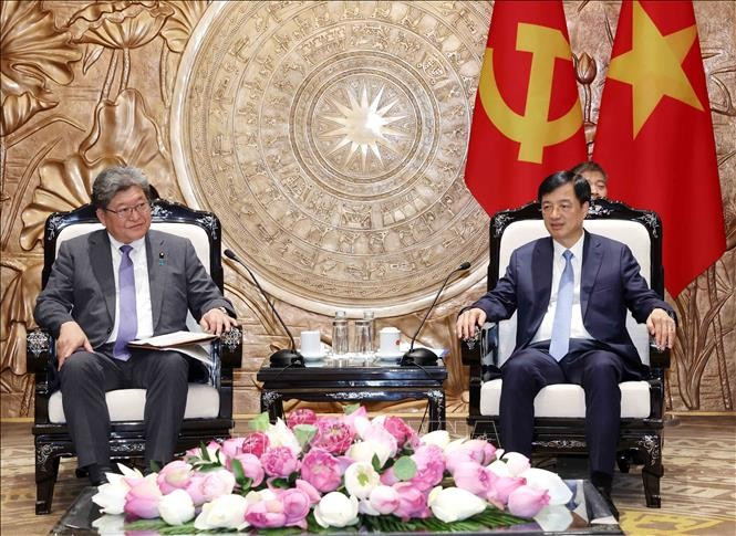 Trưởng Ban Tổ chức Trung ương Nguyễn Duy Ngọc tiếp Quyền Tổng Thư ký Đảng Dân chủ Tự do Nhật Bản (LDP) Hagiuda Koichi. Ảnh: Phương Hoa/TTXVN Trưởng Ban Tổ chức Trung ương Nguyễn Duy Ngọc tiếp Quyền Tổng Thư ký Đảng Dân chủ Tự do Nhật Bản (LDP) Hagiuda Koichi. Ảnh: Phương Hoa/TTXVN