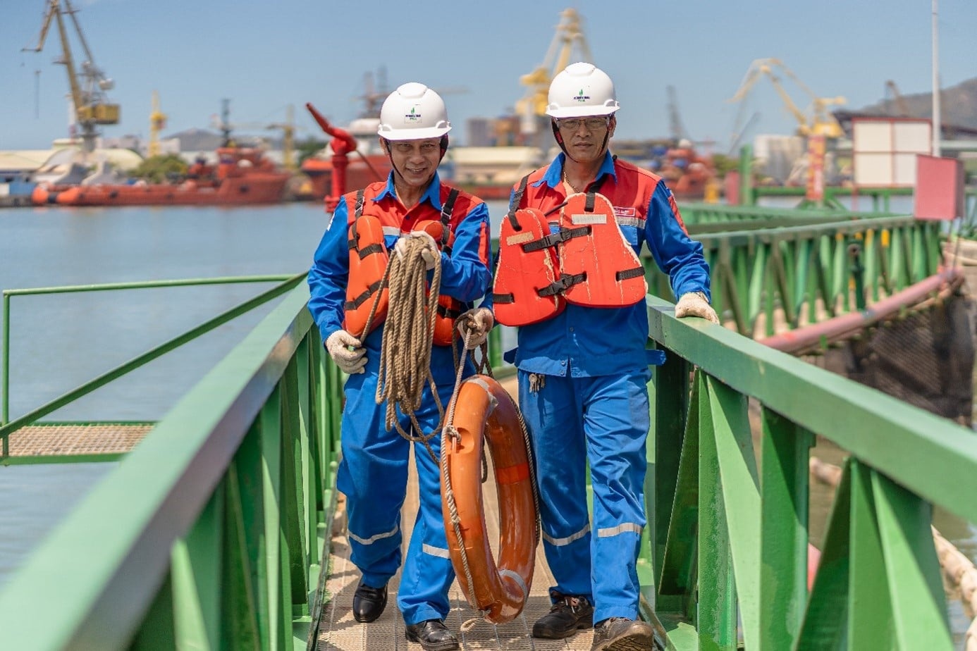 Tác phẩm “Cứu hộ” (PVOIL Miền Đông)