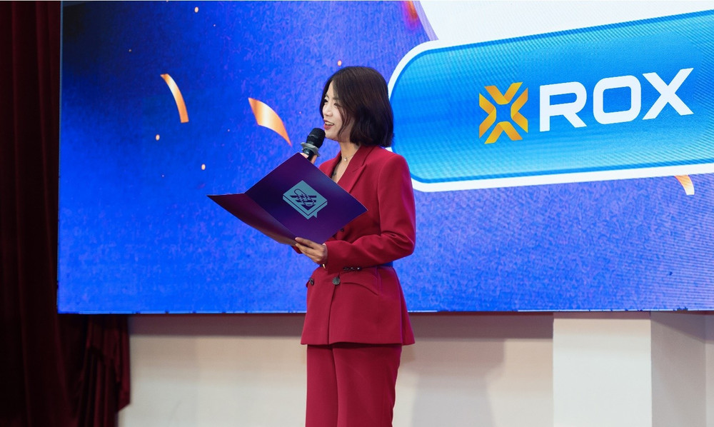 Bà Nguyễn Hải Hà, Giám đốc Truyền thông và thương hiệu ROX Group phát biểu tại cuộc thi Global Highschool Business Competition 2026