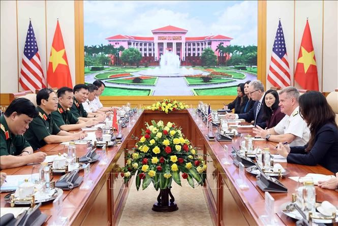 Đại tướng Nguyễn Tân Cương, Tổng Tham mưu trưởng Quân đội nhân dân Việt Nam hội kiến Đô đốc Samuel Paparo, Tư lệnh Bộ Tư lệnh Thái Bình Dương. Ảnh: TTXVN Đại tướng Nguyễn Tân Cương, Tổng Tham mưu trưởng Quân đội nhân dân Việt Nam hội kiến Đô đốc Samuel Paparo, Tư lệnh Bộ Tư lệnh Thái Bình Dương. Ảnh: TTXVN