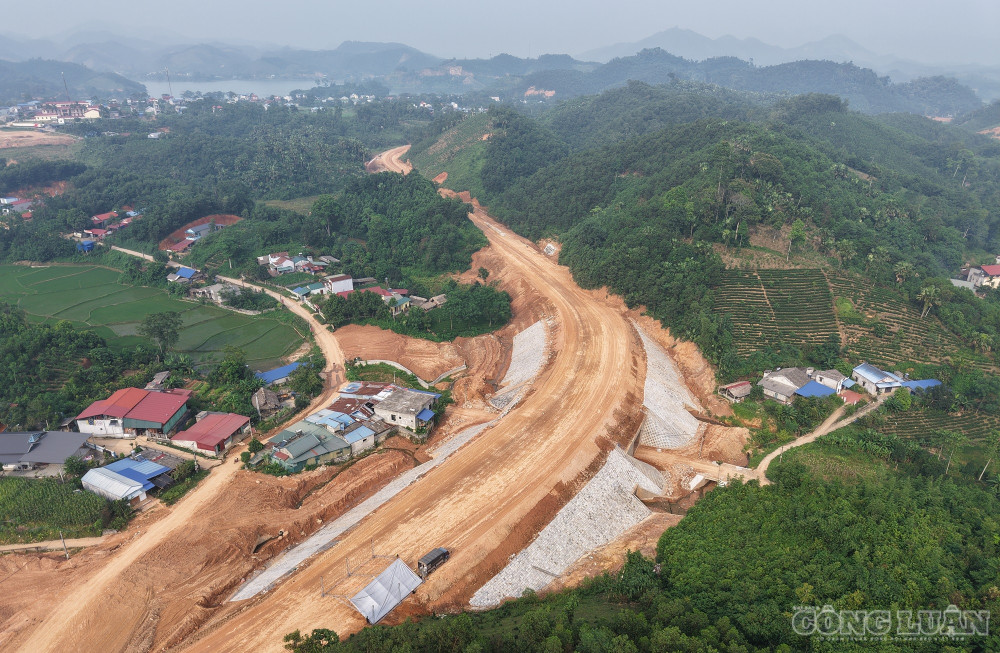 Liên danh Công ty TNHH Tập đoàn Sơn Hải đứng đầu tổ chức thi công gói thầu XL02 trị giá hơn 5.000 tỷ đồng cao tốc Vinh - Thanh Thủy. Ảnh minh họa. clo_br_duong-bo.jpg