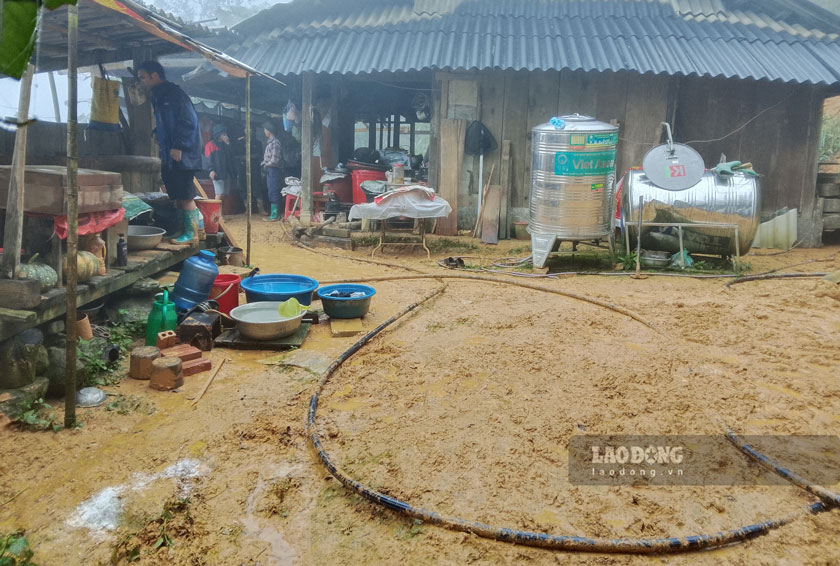 Người dân vùng cao Lào Cai mong mỏi nơi tái định cư an toàn. Ảnh: A Lù