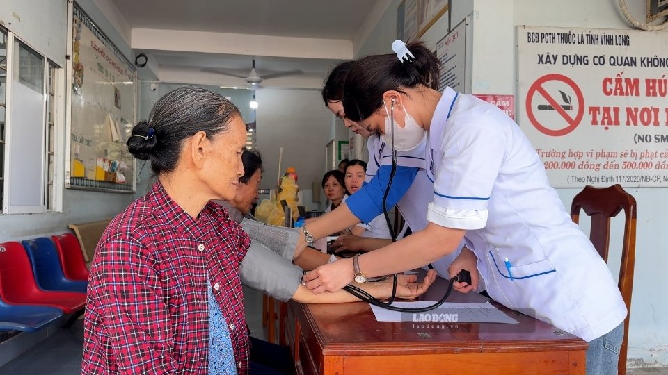 Hoạt động khám bệnh góp phần chăm sóc sức khỏe người có công, nạn nhân da cam. Ảnh: Hoàng Lộc