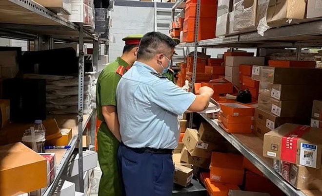 Khách hàng sập bẫy lừa đảo hàng hiệu tuồn xưởng, hàng xách tay giá rẻ