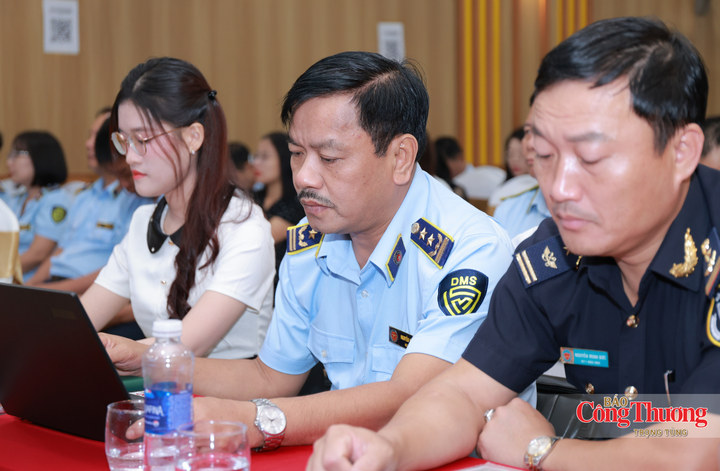 Các đại biểu tham dự hội nghị.