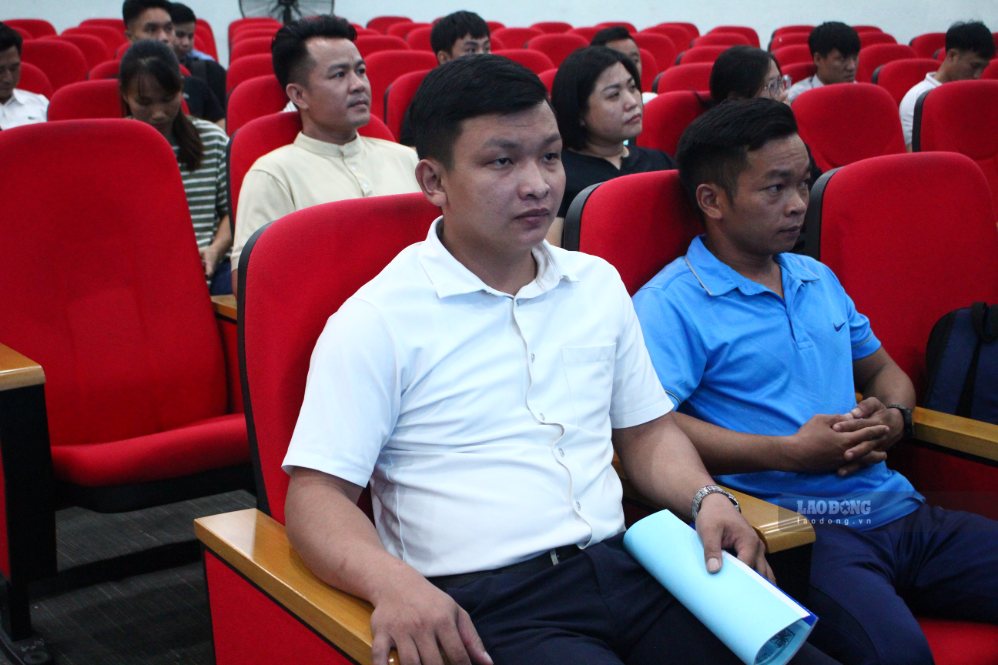Hội nghị tập huấn dạy bơi và kỹ năng phòng, chống đuối nước trẻ em diễn ra trong 5 ngày tại Cung Thể thao Tiên Sơn. Ảnh: Thanh Huyền