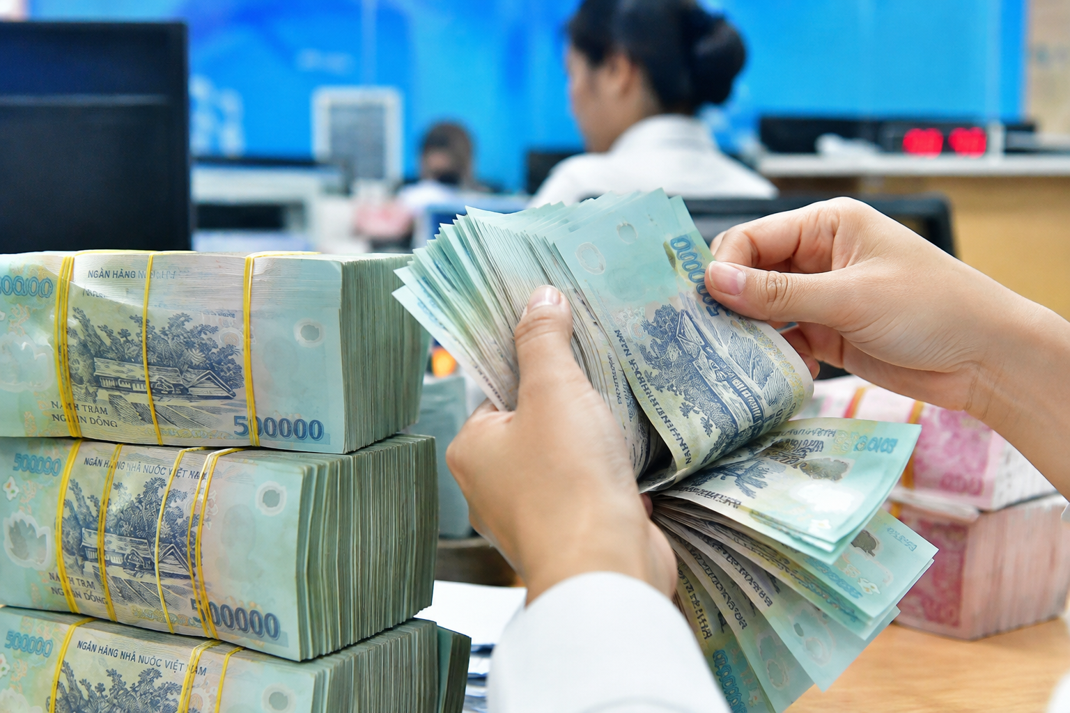 Bảy doanh nghiệp trả cổ tức bằng tiền mặt từ 200 -2.000 đồng Bảy doanh nghiệp trả cổ tức bằng tiền mặt từ 200 -2.000 đồng