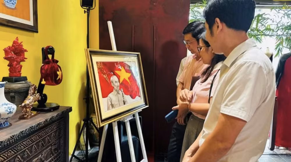 Công chúng Thủ đô trải nghiệm “Không gian nghệ thuật thủ công đương đại Thơ Heritage House”. Ảnh: V.H anh-man-hinh-2026-08-27-luc-064132.png