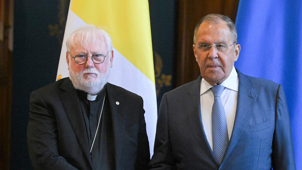 Ngoại trưởng Tòa Thánh Paul Richard Gallagher và Ngoại trưởng Nga Sergey Lavrov. Ảnh: RIA Novosti word-avatar.jpg